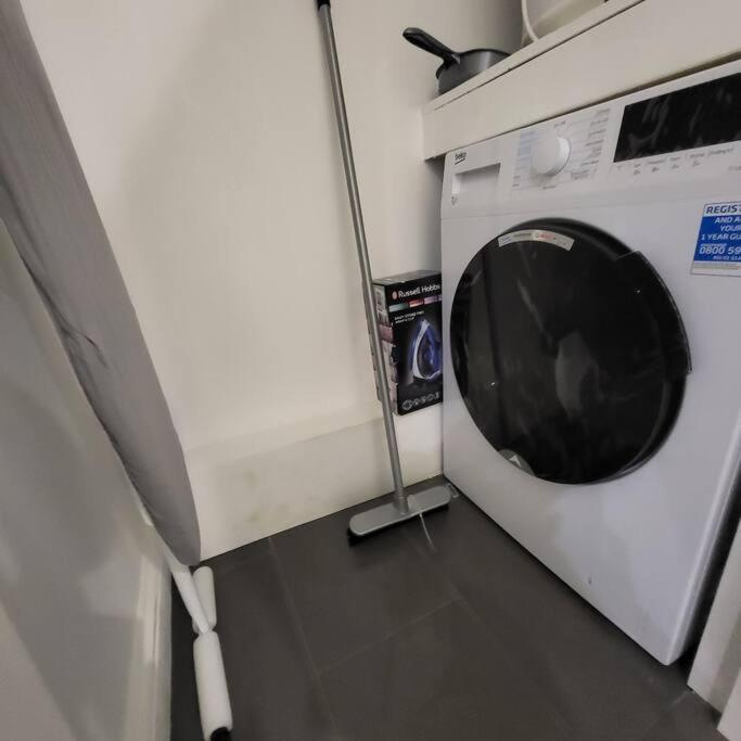 Beautiful Brighton Apartment, 5Min Walk To Beach מראה חיצוני תמונה
