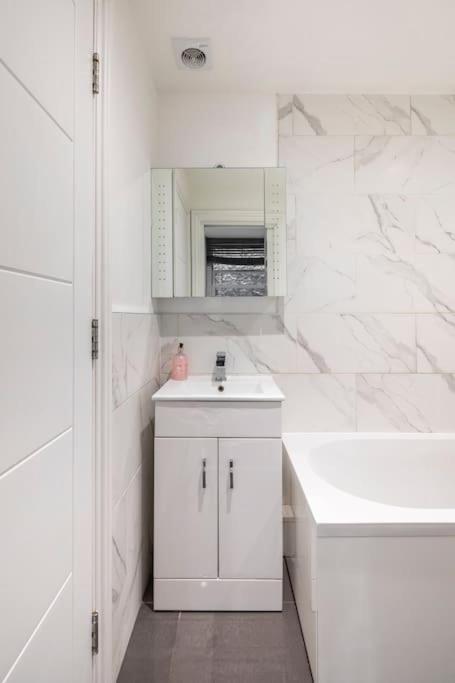 Beautiful Brighton Apartment, 5Min Walk To Beach מראה חיצוני תמונה