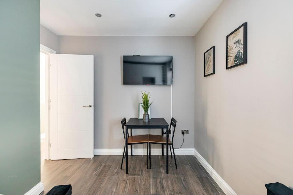 Beautiful Brighton Apartment, 5Min Walk To Beach מראה חיצוני תמונה
